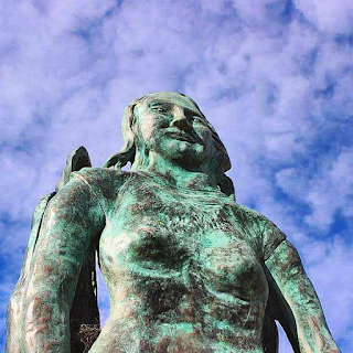 statue of the pioneering Olympic swimmer, Mina Wylie